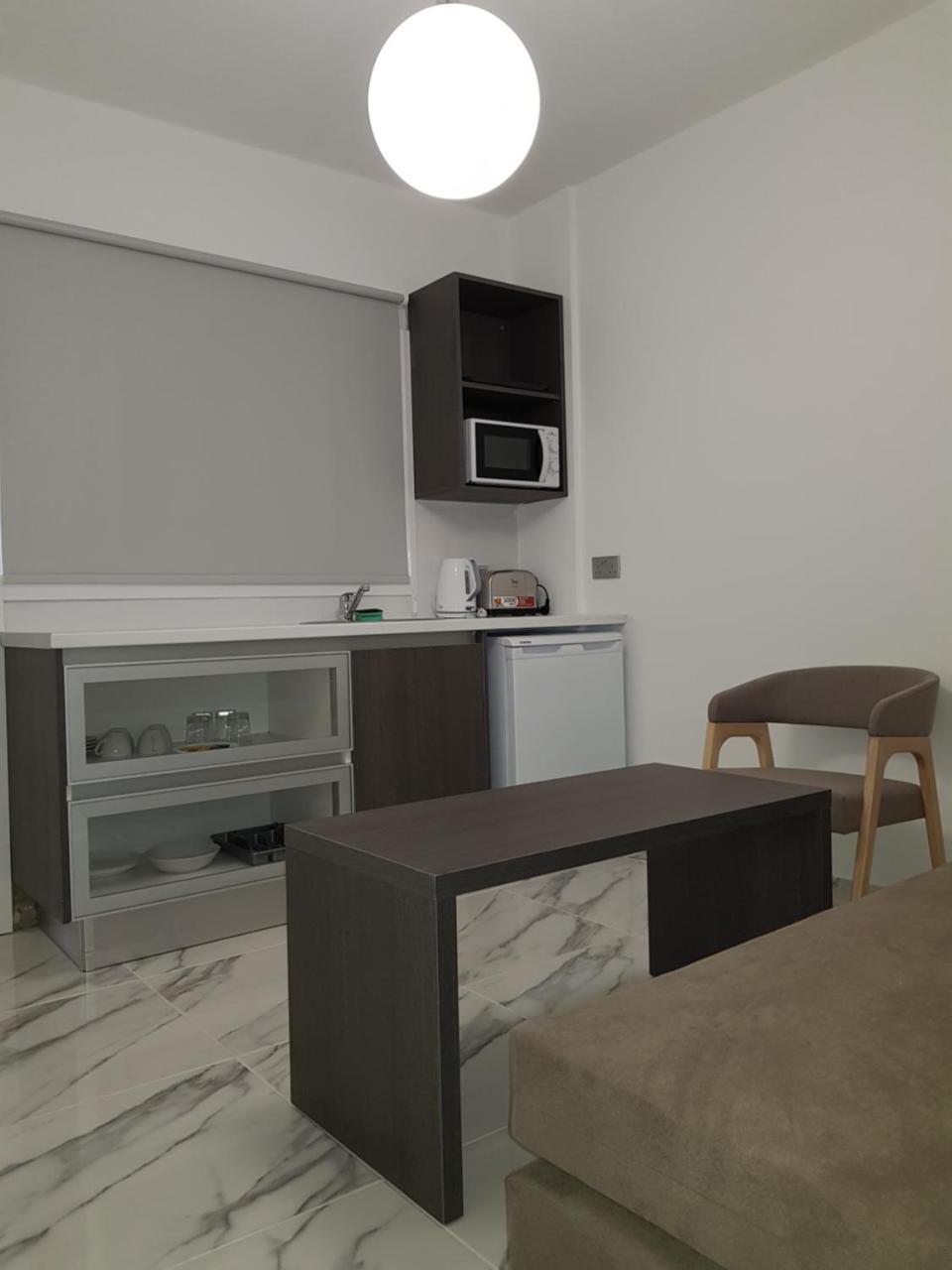 Les Palmiers Petrou Apartments Larnaca Exterior photo